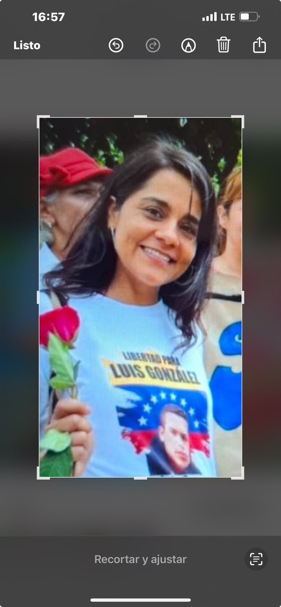 Hace una hora aproximadamente fue detenida por presuntos funcionarios policiales la activista de DDHH Marta Lía Grajales, integrante del Comité de apoyo a las madres de los jóvenes presos políticos .