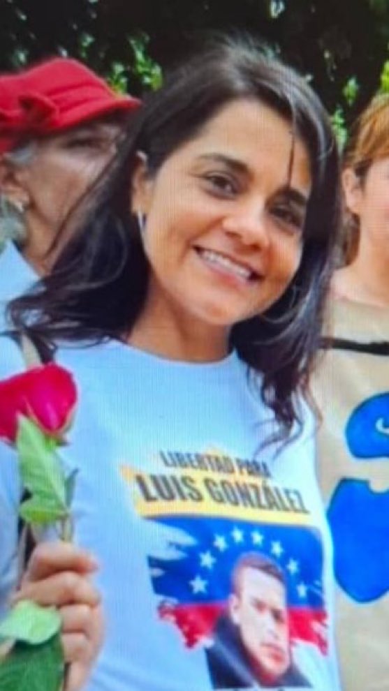 Reporte Ya (@reporteya) on Twitter photo #8Ago #Denuncia
<a href="/Vladi_VillegasP/">Vladimir Villegas</a> : Hace una hora aproximadamente fue detenida por presuntos funcionarios policiales la activista de DDHH Marta Lía Grajales, integrante del Comité de apoyo a las madres de los jóvenes presos políticos . #8Ago #Denuncia
<a href="/Vladi_VillegasP/">Vladimir Villegas</a> : Hace una hora aproximadamente fue detenida por presuntos funcionarios policiales la activista de DDHH Marta Lía Grajales, integrante del Comité de apoyo a las madres de los jóvenes presos políticos .