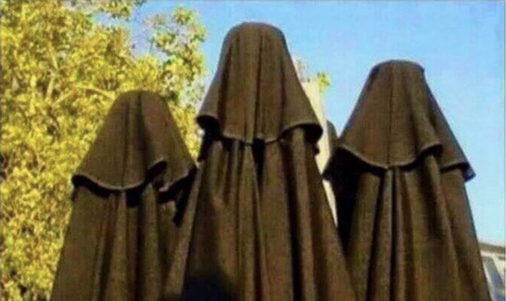 Daniel Craig (@danielcraig_53) on Twitter photo <a href="/jomickane/">๐ค๐๐๐ค</a> โ I know, itโs ridiculous โ
I was arguing with these three ladies until a waiter told me I was talking to the patio umbrellas <a href="/jomickane/">๐ค๐๐๐ค</a> โ I know, itโs ridiculous โ
I was arguing with these three ladies until a waiter told me I was talking to the patio umbrellas