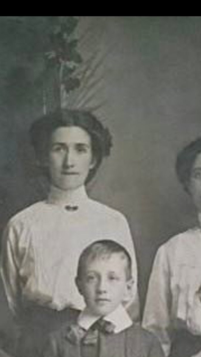 jeanmal1's tweet photo. Granmas sister Tina as a young lady (the boy her brother do not know his name) https://t.co/WFVe4DmPZS