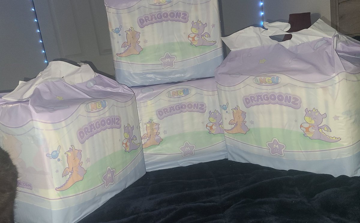 Eee finally getting to try the dragoonz by <a href="/LNGU_ABDL/">LNGU ABDL</a> I'm so excited!! ☺️🥰