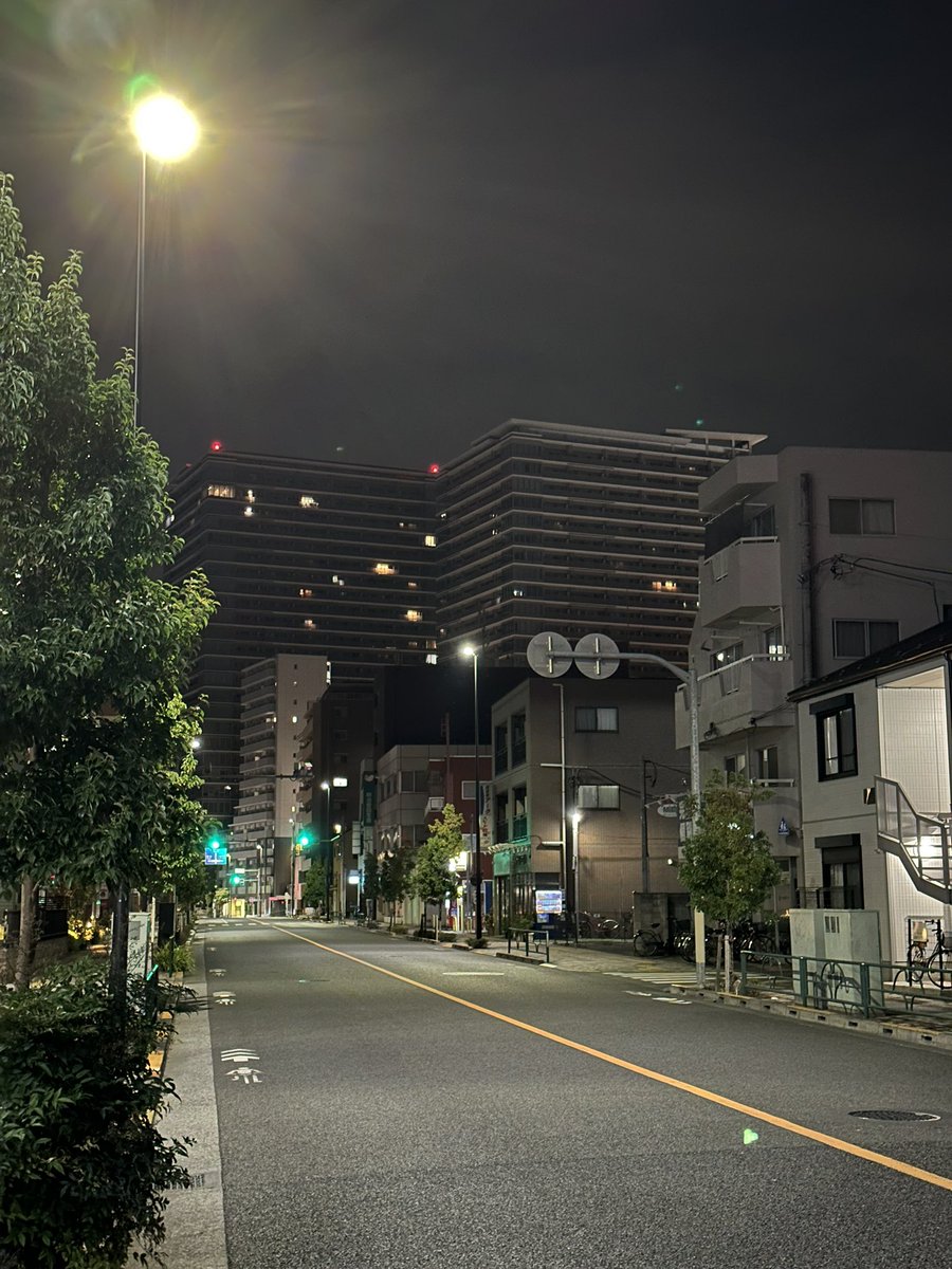 夜の町を徘徊中