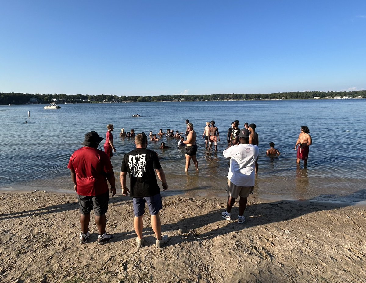 The lake felt great to the boys after running some hills! 

-Conditioning week ✔️
-First practice of the season ⌛️
#GROWTH