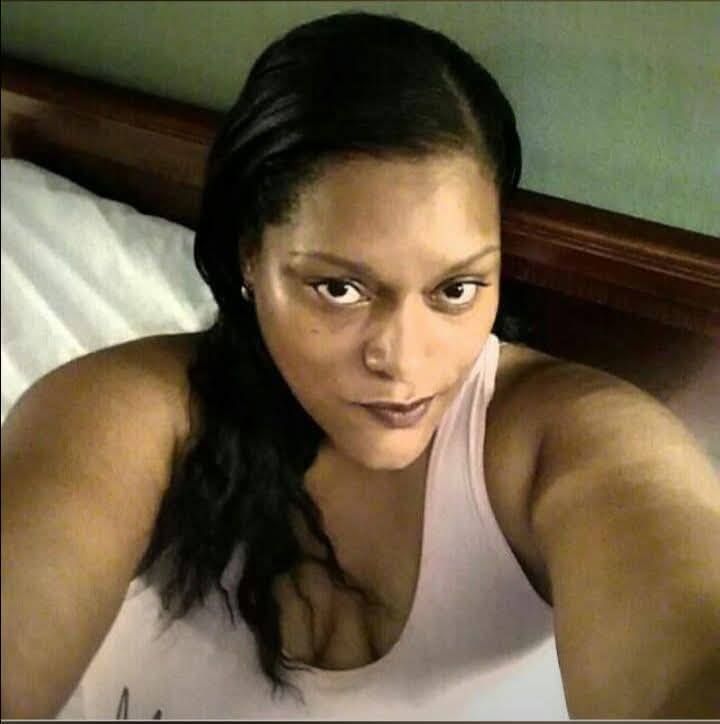 MsGWilliamson's tweet photo. Blessed  Earth Day to Me! 🌹💐 52 is  new 25 &amp; STILL fine like wine 🍷but not just in physical, but in the heart &amp; mind...Now, I just got to get MY soul &amp; spirit on the same timeline 💚 😌😏 https://t.co/0CleLD0CLE