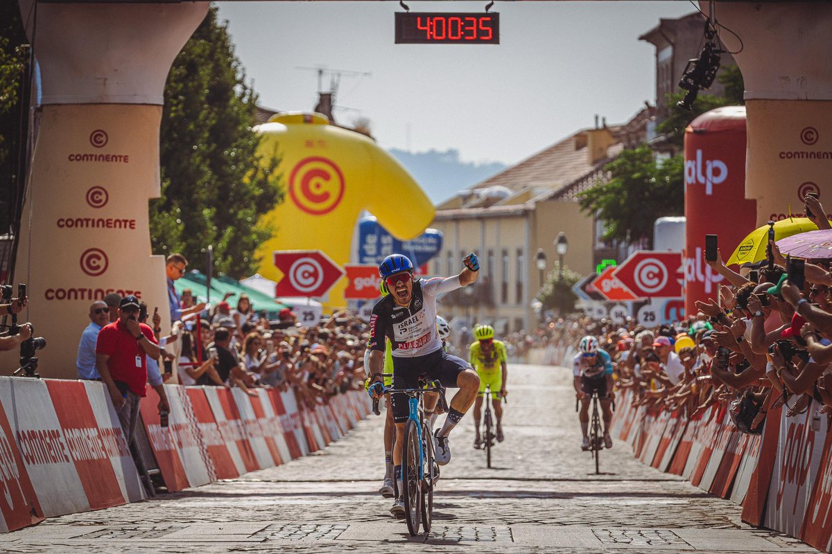 VoltaPortugal's tweet photo. PAU MARTÍ 🇪🇸 

E que vitória na chegada a Fafe! Brutal🔥 

Enhorabuena! 👏🏻 

📸 Podium Events / Sergio Henriques https://t.co/LNo6RiUV8U