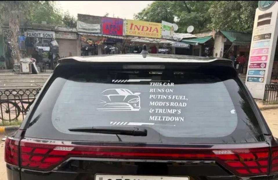 meetandjeet's tweet photo. ये ट्रंप चचा का हाल क्या ही बना दिया है😀😀
#Putin_Trump 
#IndiaRussia 
#पुतिन 
#ajitdowal https://t.co/58kmt5m4fZ