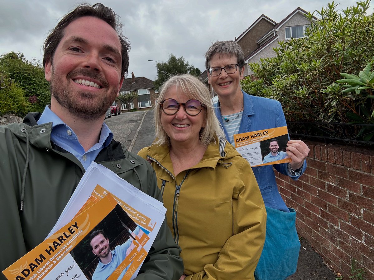 Great to be out speaking with Woodhill residents today - lots of great chats on the doorstep, and I even bumped into one of my old teachers! 👋

Got something you’d like to raise? I’m always happy to listen:
🔗 edlibdems.org.uk/adam
#Bishopbriggs #LibDems #WorkingForYou