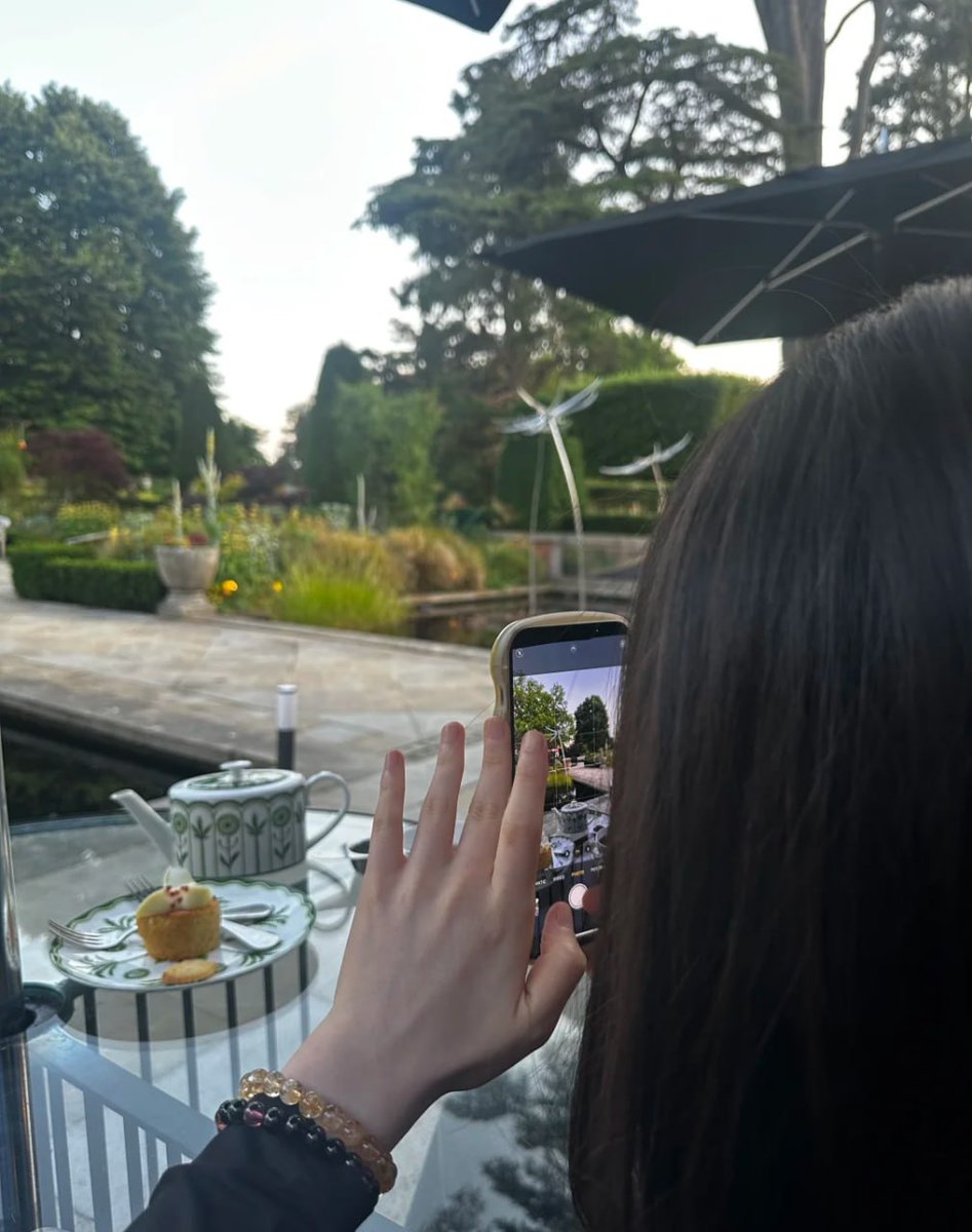 AraPatch's tweet photo. On the way back from work, I went to a rural resort near Chandler's Cross for dinner. The scenery is also very beautiful.🥰🥰🤗 https://t.co/AYZLD41pce