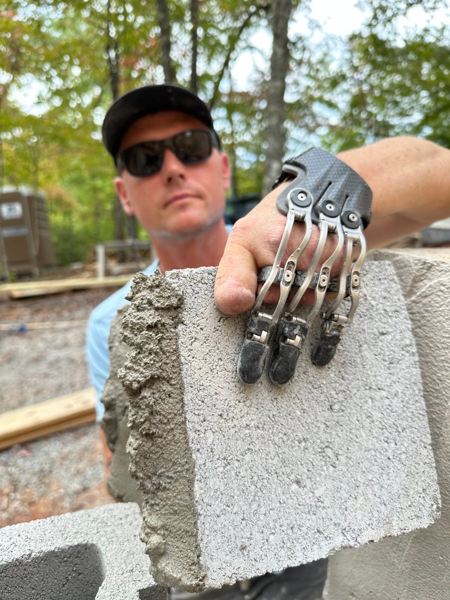 NPDevices's tweet image. The robust exoskeleton of our #bodydriven helps guard the sensitive amputation site from impact and abrasion. Explore our full range of functional solutions at npdevices.com. #NakedProsthetics #ItsAllAboutFunction