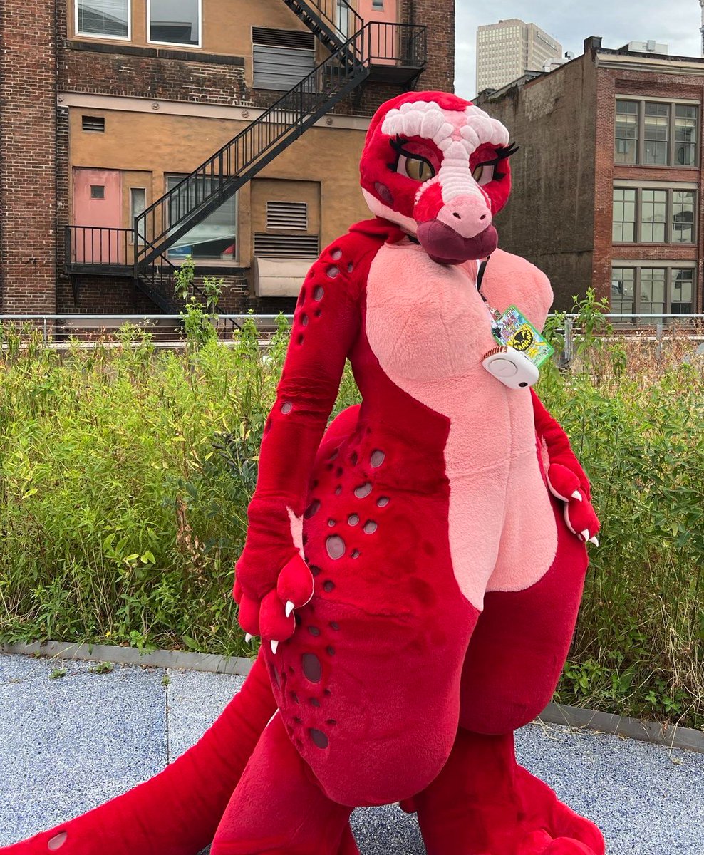 Happy #FursuitFriday ! I'm gonna eat pizza tonight and play video games! I love being an adult :3 

#furry #furryfandom #FursuitEveryday #fursuit