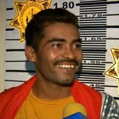 Emiliano Zapata viendo que la única tierra que tengo para trabajar es la de las uñas