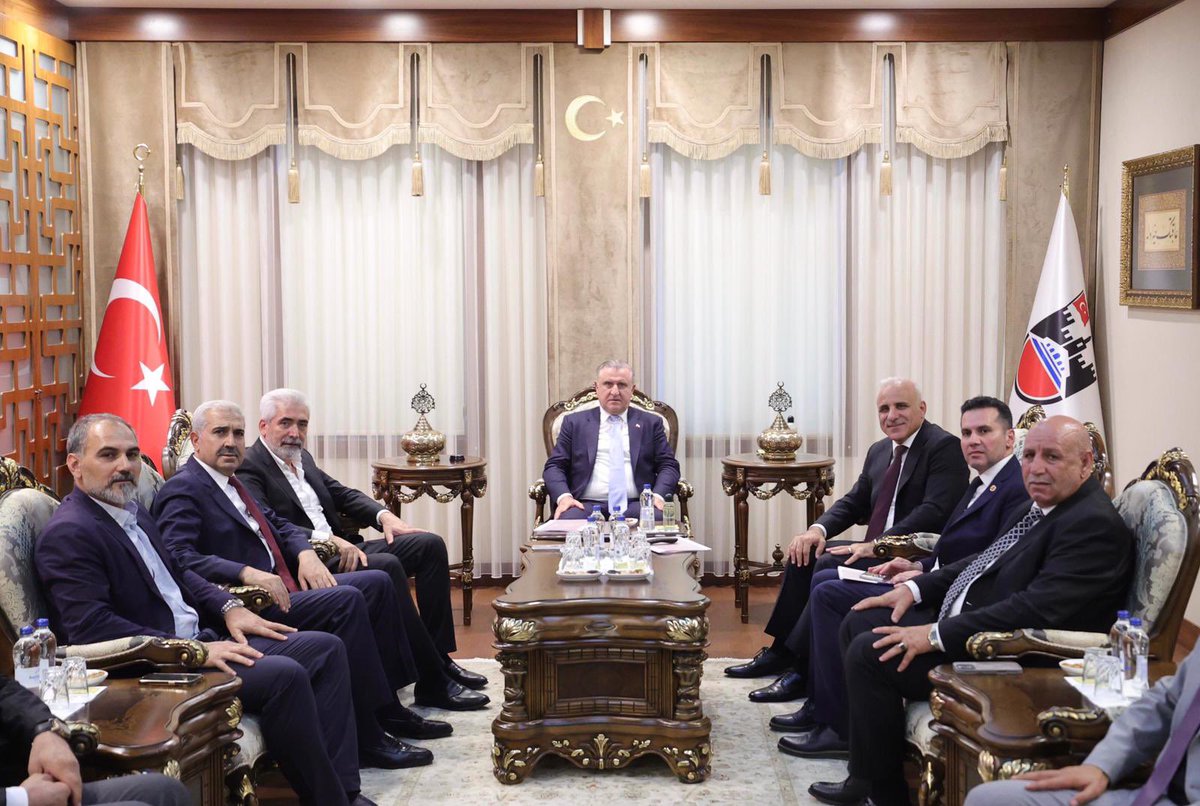 Valimiz Sayın Murat Zorluoğlu,

Bir dizi programa katılmak üzere ilimizi teşrif eden Gençlik ve Spor Bakanımız Sayın Osman Aşkın Bak’ı makamında ağırladı.

<a href="/OA_BAK/">Dr. Osman Aşkın Bak</a> 
<a href="/gencliksporbak/">Gençlik ve Spor Bakanlığı 🇹🇷</a> 
<a href="/vali_zorluoglu/">Murat Zorluoğlu</a>