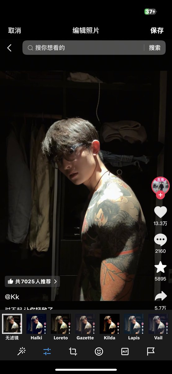 oldhundredone's tweet photo. 又发现一个戴眼镜的肌肉纹身男 这个甚至脸和身体的反差巨大😋 https://t.co/dTNPoitxuk