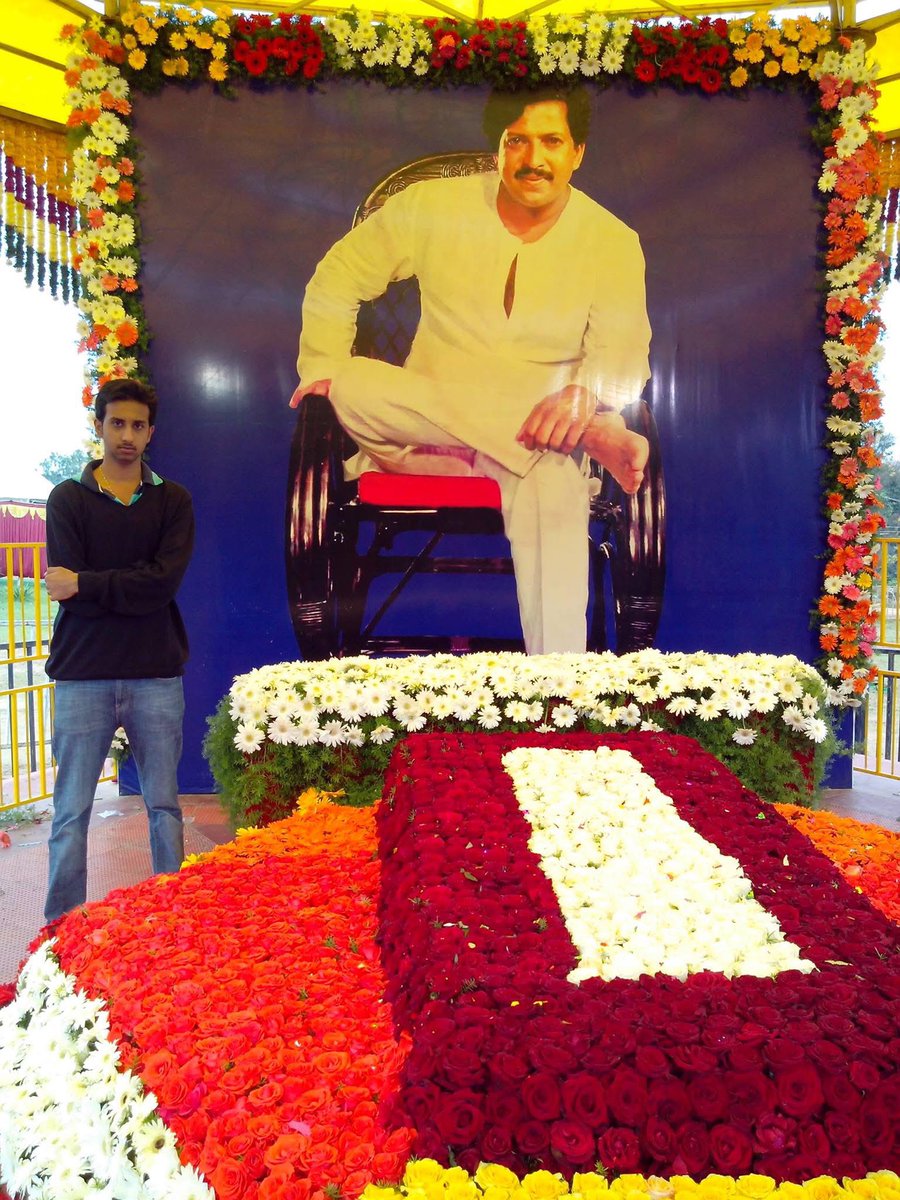 Akshay_Mysuru's tweet photo. ಕೊನೆಗೂ ಯಜಮಾನ್ರ ಪುಣ್ಯಭೂಮಿ ನೆಲಸಮ ಆಗಿಯೇ ಹೋಯಿತು. ಒಬ್ಬ ಮೇರುನಟನಿಗೆ ಇಷ್ಟು ಅವಮಾನ ಆಗಲು ನೇರ ಹೊಣೆ ಬಾಲಣ್ಣನ ಕುಟುಂಬ, ಸರ್ಕಾರ, ಕೋರ್ಟು, ಕುಟುಂಬದವರು ☹️ ವಿಷ್ಣು ಅಭಿಮಾನಿಗಳು ಈ ಸರ್ಕಾರಕ್ಕೆ ಪಾಠ ಕಲಿಸಿಯೇ ಕಲಿಸುತ್ತಾರೆ 🤬
#VishnuDada #WorstCongGovt 
#vishnuvardhansamadhi  #Vishnuvardhan #shameonkarnatakagovt https://t.co/OflPr5RtqC