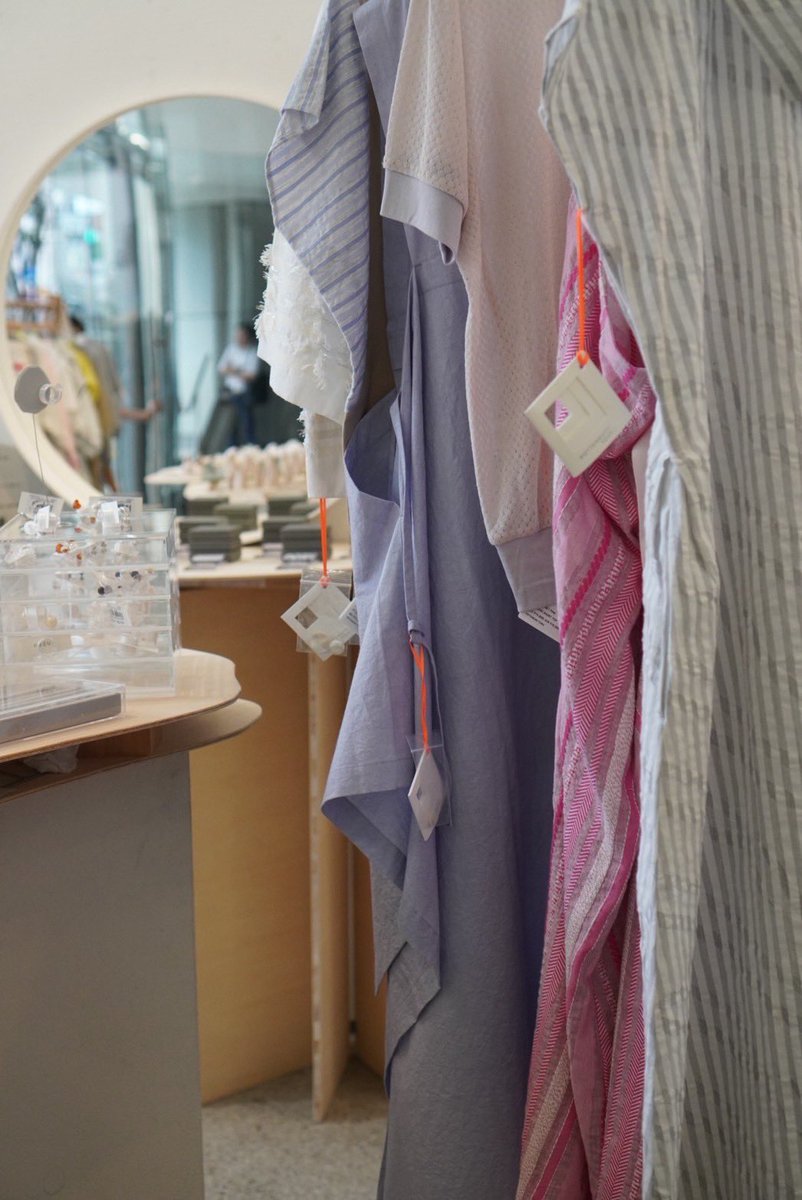 pottenburn's tweet image. クッションカバー仕上げ中
ラストスパート〜

PAPER ISLAND
nezu @neZuneZuneZu × POTTENBURN TOHKII
8/7木~8/12火
8/16土~8/20水　
Showcase (Spiral1F)　
※8/13,14,15休館日
東京都港区南青山5-6-23
spiral.co.jp

text @polaris_book_re 
music @vegetablesthe