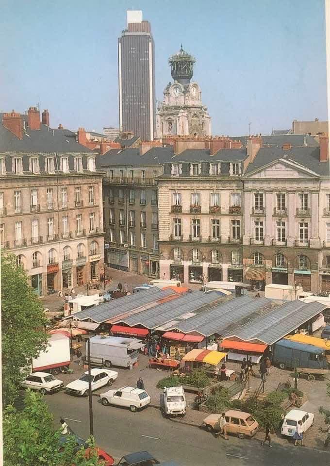#Nantes, place du Bouffay, vers 1980 #Bretagne (photo du Studio du Château)