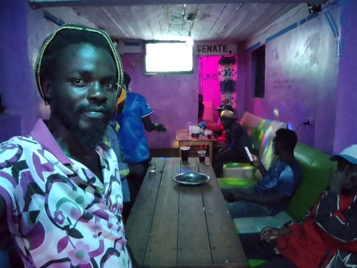 mashariaEric's tweet photo. Pale Club FUNUNU Kaanwa https://t.co/kTSlheOfMS