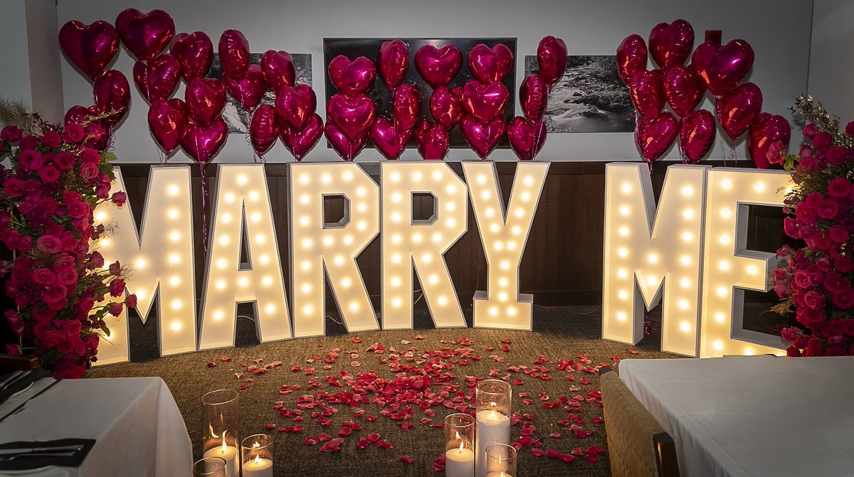 itsjala_'s tweet photo. Future Mrs.Sterling😝💍💖
pink balloons and pink roses is the cherry on top🥹😍 https://t.co/GKcAKyieJu