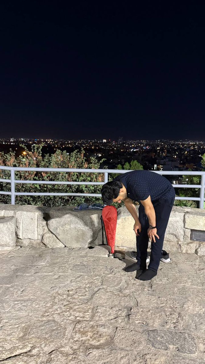 نماز مغرب اونم تو کوه سنگی در جوار شهدای گمنام باید یه حال و هوای دیگه‌ای داشته باشه :)