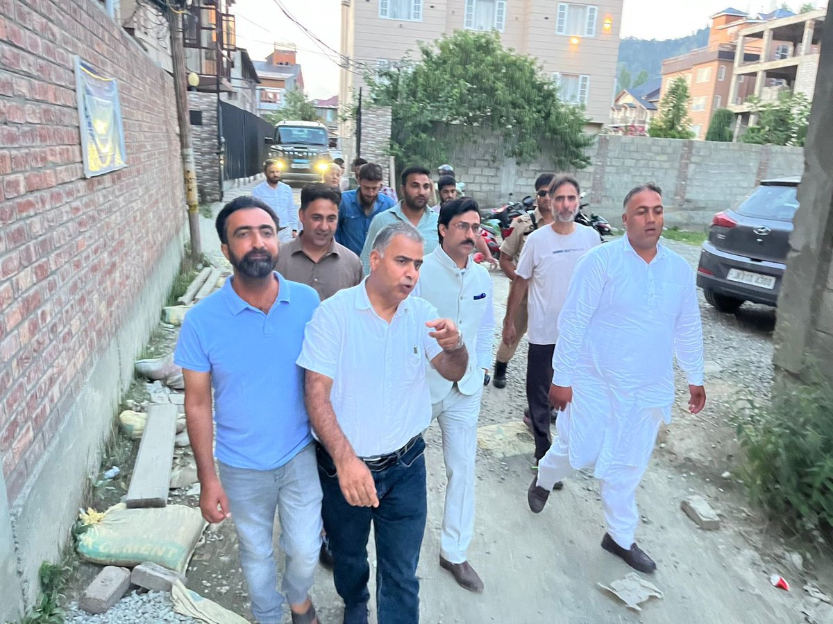In continuation of his public outreach and to stay connected with his constituents, Hon'ble MLA Lal Chowk <a href="/ahsanpardesi/">Ahsan Pardesi</a> undertook a comprehensive visit to Aramwari Raj bagh  . During the visit, he held detailed interactions with locals, carefully listened to their concerns, and