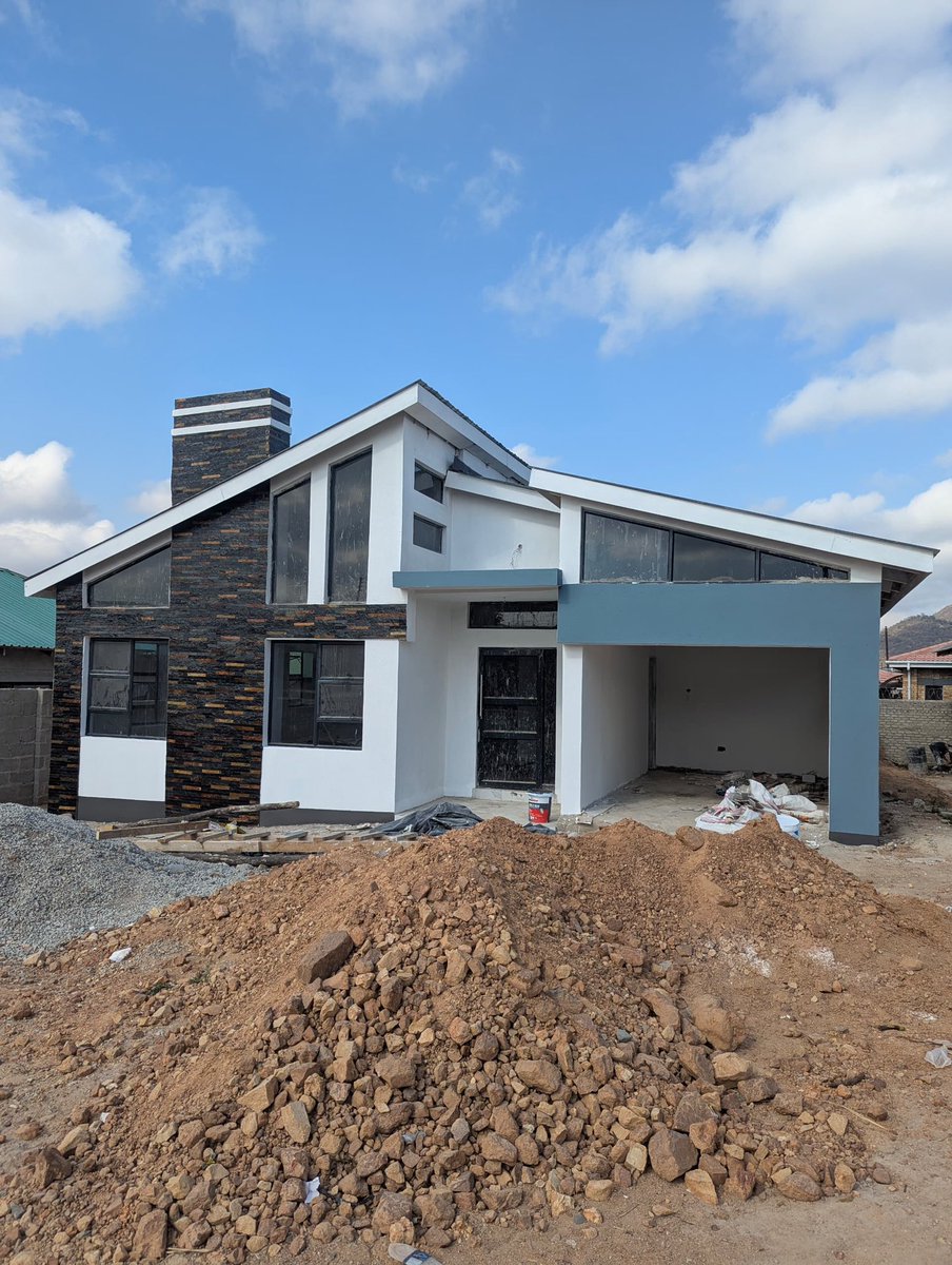 Queen Lily🇮🇪🇿🇼 tweet media