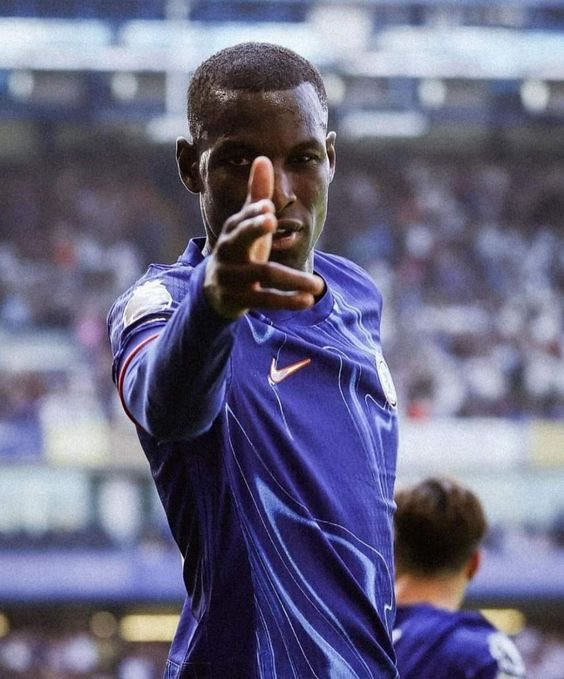 Maintenant qu’il a quitté votre club j’espère que vous allez le laisser en paix

Bonne chance à Nicolas Jackson pour la suite de sa carrière 🇸🇳 ❤️