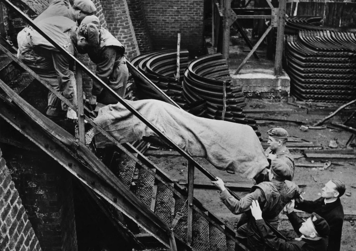 Ogni anno, quando ricorre l’anniversario della tragedia di Marcinelle, penso alle analogie bugiarde e ipocrite di quelli che “siamo stati migranti anche noi”. 
E mi scatta il turpiloquio.