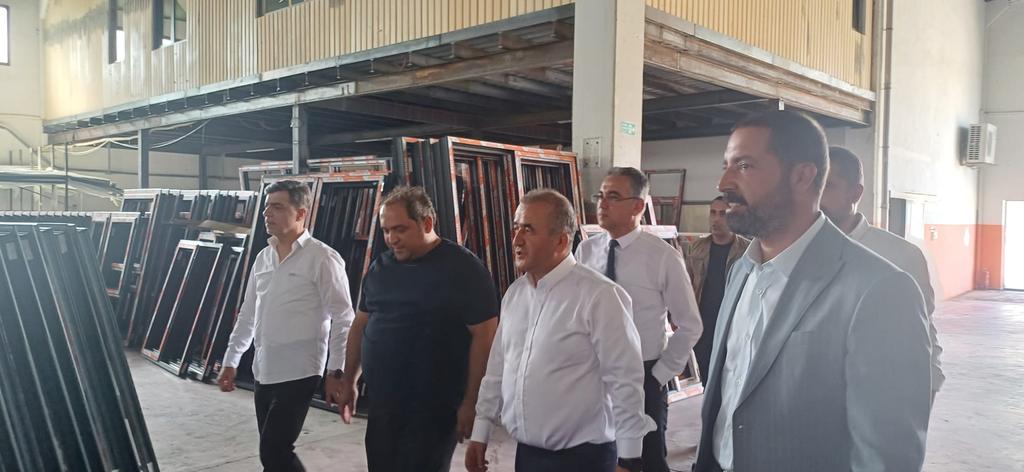 Elazığ Valisi Numan Hatipoğlu, Bölge Müdürümüz Mehmet Yaşar Demirel Cemsu Asansörleri, Eksen Mobilya ve  Mespen firmalarında incelemeler yaparak yetkililerden bilgi aldılar.
