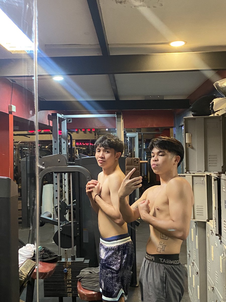 sanmigrap's tweet photo. post-gym pics https://t.co/2hyfLSUzXK