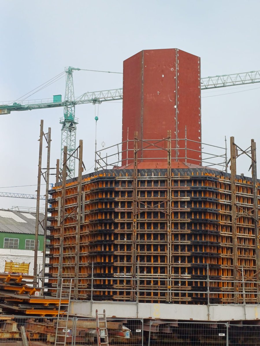 Puerto de Vigo (@puertodevigo) on Twitter photo Sigue avanzando sin pausa la construcción de la estructura del observatorio submarino de #PeiraosDoSolpor.
#PuertodeVigo #PuertoCiudad #BlueGrowth #Bouzas Sigue avanzando sin pausa la construcción de la estructura del observatorio submarino de #PeiraosDoSolpor.
#PuertodeVigo #PuertoCiudad #BlueGrowth #Bouzas