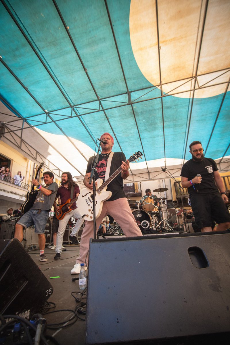 Lo de la plaza del Trigo fue magia. Qué placer más grande ser el grupo sorpresa, ¡gracias <a href="/sonoramaribera/">Sonorama Ribera</a> ! 🙏🏻

📸 Kike Deserrano