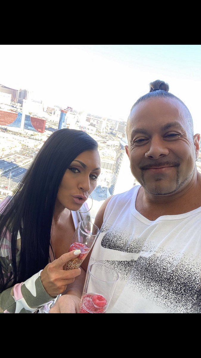 #FlashbackFriday to the year 2019! This was a fun little staycation. It was what we did during our stay that was so memorable 😈

#CoupleGoals #relationshipgoals #love