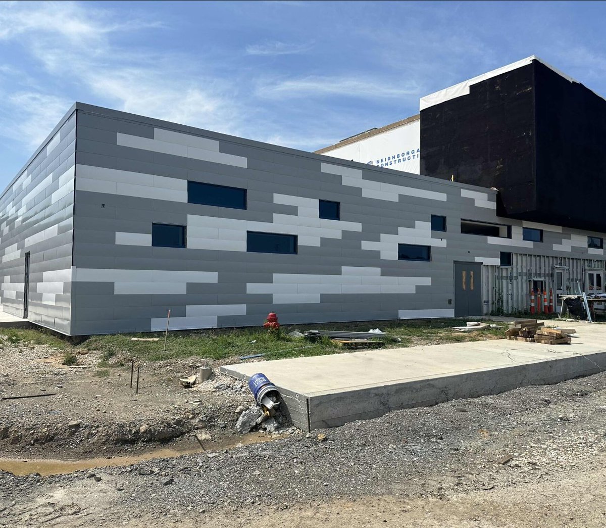 🚧 Project in Progress | Woody Williams Center for Advanced Learning &amp; Careers in Barboursville, WV
#CEIMaterials is fabricating hashtag#R4000 panels in ALUCOBOND Americas Tuscan Sun, Anodic Clear Mica, and Slate Gray. ZMM Architects and Engineers, Mohawk Construction &amp; Supply,