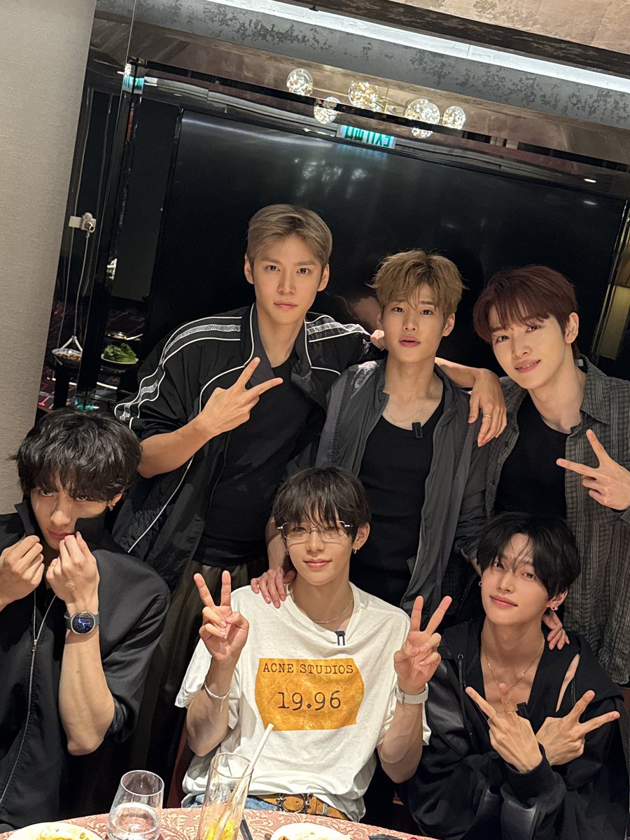 채히 tweet media