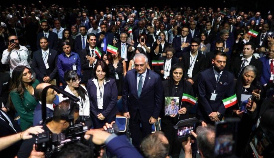 Sarah For Trump🗽🇺🇸🇮🇱 (@sarah4trump_) on Twitter photo Iranians want freedom and prosperity, #Israel wants security and friendship, America wants an ally against China, Europe wants to stop the flood of refugees, and the world wants a secure Persian Gulf energy route...
And the key to all this is just one man: King <a href="/PahlaviReza/">Reza Pahlavi</a>. Iranians want freedom and prosperity, #Israel wants security and friendship, America wants an ally against China, Europe wants to stop the flood of refugees, and the world wants a secure Persian Gulf energy route...
And the key to all this is just one man: King <a href="/PahlaviReza/">Reza Pahlavi</a>.