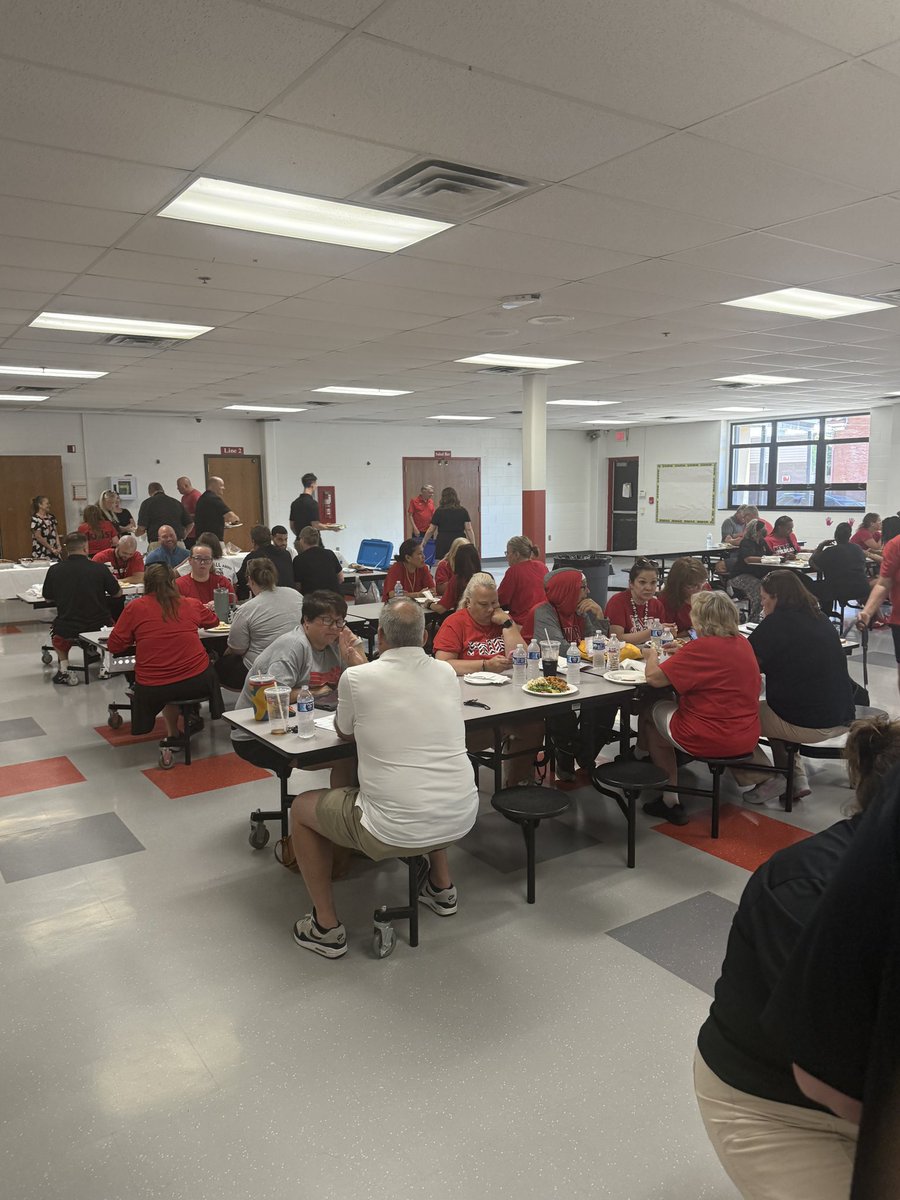 NickWilsonEdS's tweet photo. Home visit day in our district! Teachers/Staff preparing to go out into the community to meet and greet our students and begin building relationships for the upcoming school year. https://t.co/87YBeZ2NSL