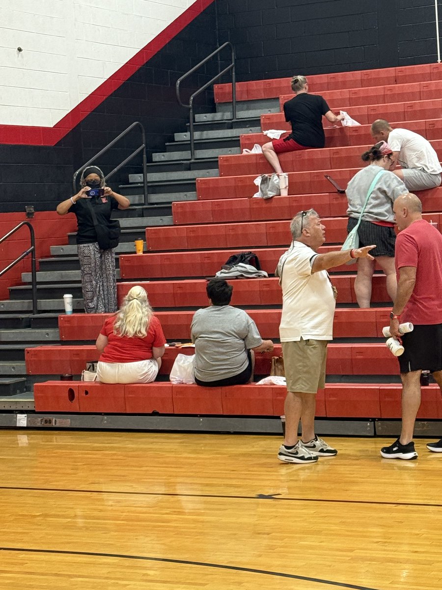 NickWilsonEdS's tweet photo. Home visit day in our district! Teachers/Staff preparing to go out into the community to meet and greet our students and begin building relationships for the upcoming school year. https://t.co/87YBeZ2NSL