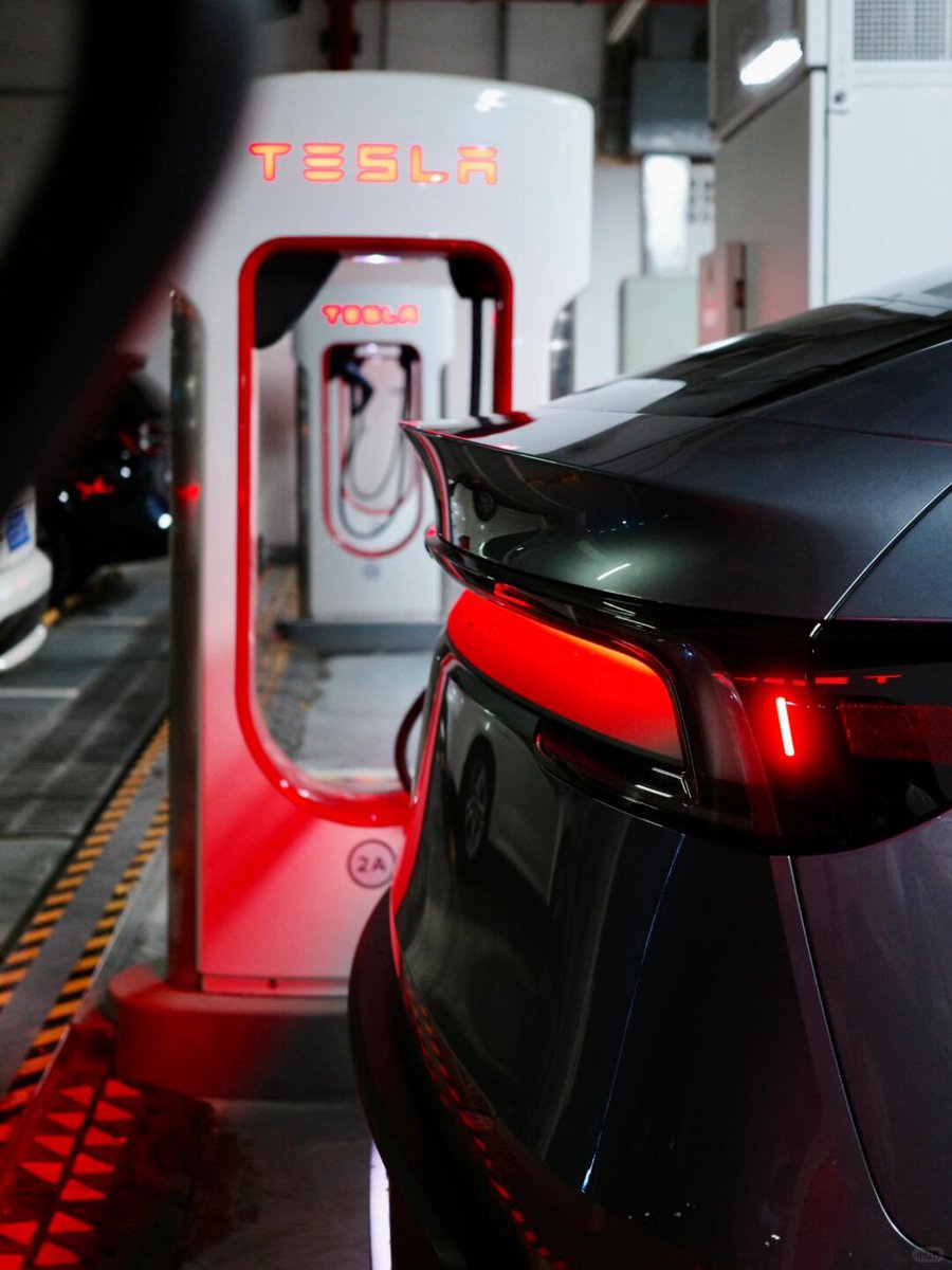 DriveGreen80167's tweet photo. Tesla Chargers and Quicksilver Model Y – pure vibes ⚡️
#TeslaY #ModelY $tsla @TeslaCharging https://t.co/AFtYyIMgwX