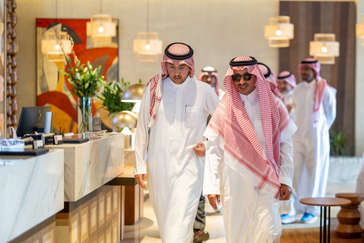 AhmedAlKhateeb's tweet photo. خلال زيارتي، زرت فندق “ميركيور” الذي تم افتتاحه مؤخرًا، واطلعت على خدماته ومرافقه وإطلالاته المميزة، ويُسعدني أن أكثر من 50% من موظفي الفندق سعوديون يمثلون طاقات وطنية نفخر بها؛ أبها ومحيطها توفّر خيارات إقامة متنوعة تعكس جودة التجربة السياحية في المنطقة. https://t.co/6wPITjzNLJ