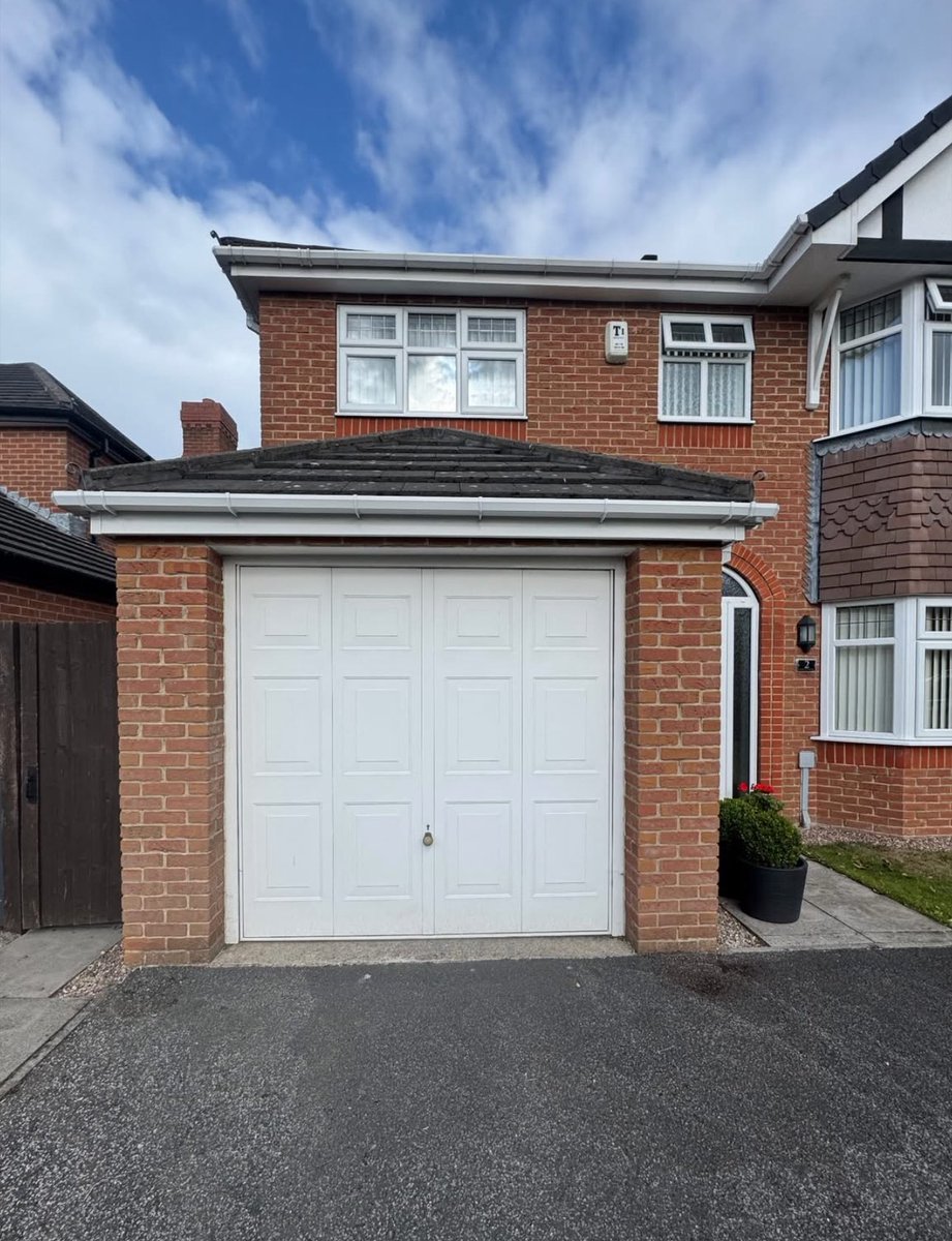 Autodoorsyorks's tweet photo. Friday Glow Up!  Same house, new look 😍 From tired to transformed in just one day. Fresh garage door vibes for the weekend! #TransformationFriday #AutodoorsYorkshire
Before &amp; After https://t.co/JzMUWd2YJ4