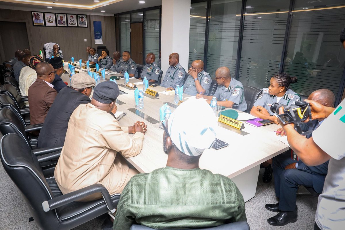 AaPRESS RELEASE 

NIGERIA CUSTOMS SERVICE HOLDS CONSULTATION WITH STAKEHOLDERS ON REVIEW OF LICENSING RATES FOR CUSTOMS AGENTS

1.In line with its statutory mandate under Sections 103 to 107 of the Nigeria Customs Service Act, 2023, and in furtherance of