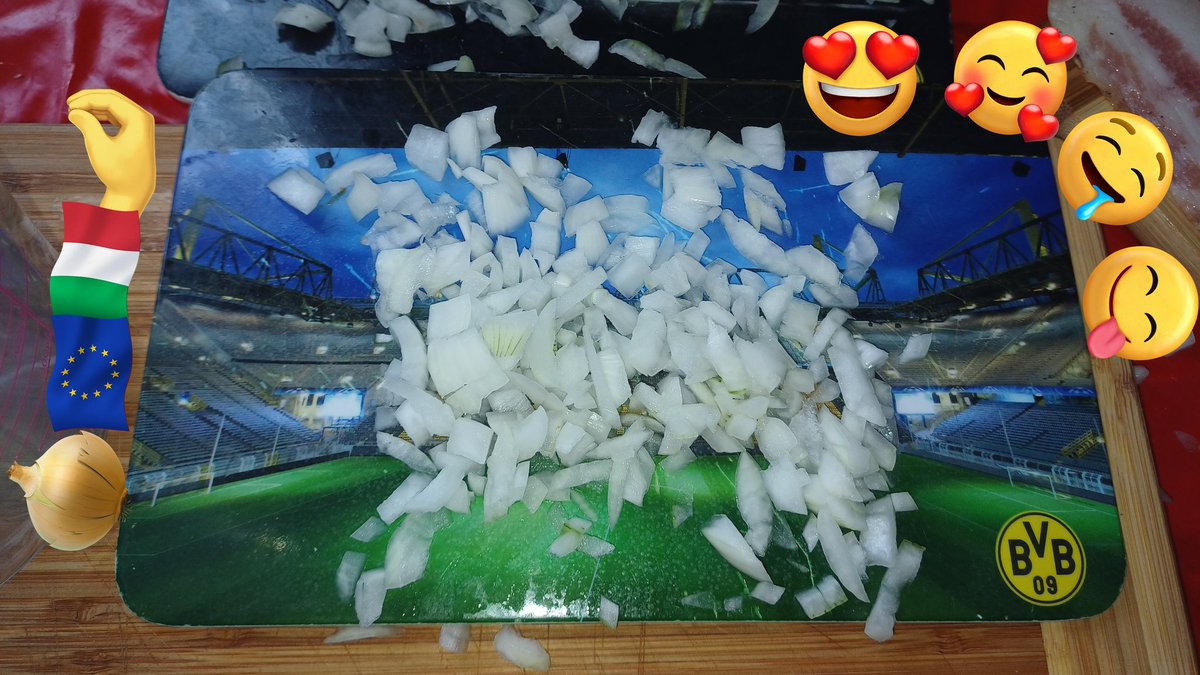BastianDriller's tweet photo. #ItalienischeKüche 🍽🇪🇺🇮🇹🤌🏻😍🥰🤤😋
#Pasta 🍝🇪🇺🇮🇹🤌🏻😍🥰🤤😋
#Amatriciana 🍅🥓🧀🇪🇺🇮🇹🤌🏻😍🥰🤤😋
@HexeHanna8 @bvbandy1979
@SchroderDemila
🖤💛 19:09 Uhr
👇🏻Die zweite
👇🏻 #Zwiebel 🧅🇪🇺🇮🇹🤌🏻😍🥰🤤😋
👇🏻wurde auch #horizontal
👇🏻& #vertikal #geschnitten
👇🏻Danach wurde sie #zerhackt https://t.co/RPzD5rlz8P