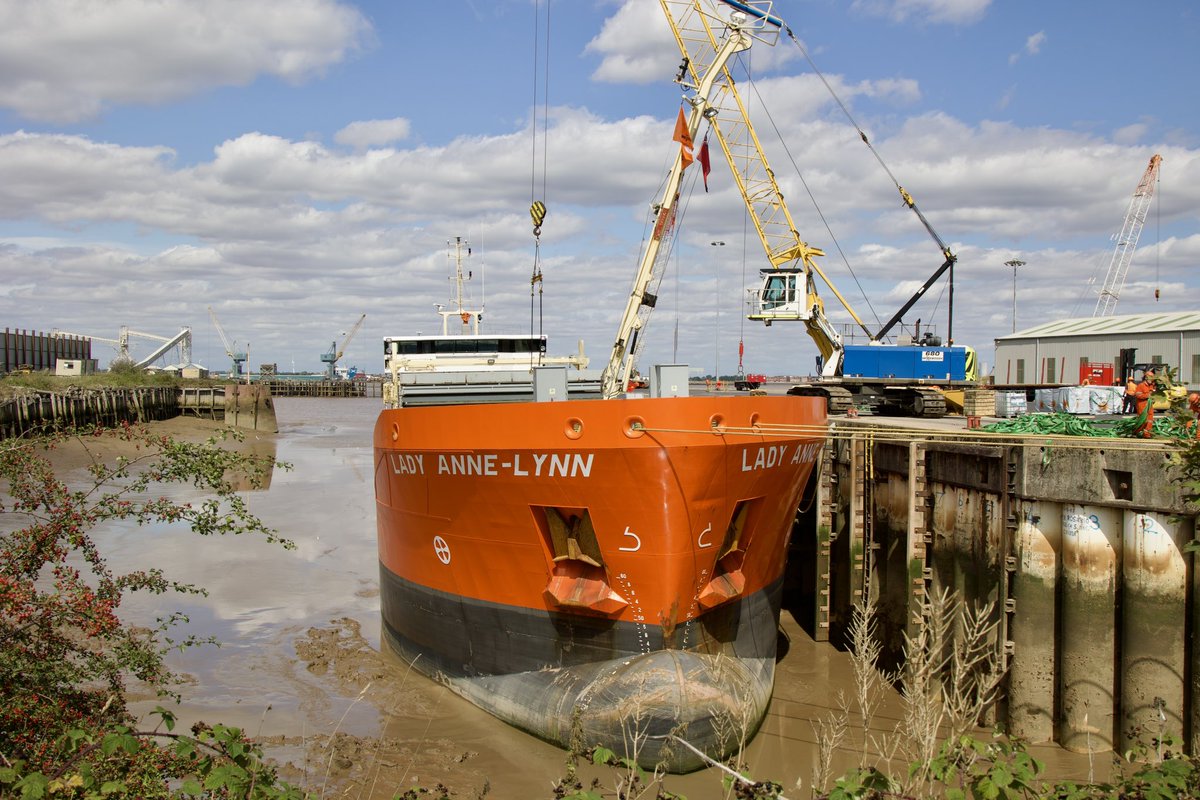 slevi57's tweet photo. LADY ANNE LYNN IMO 9760392 New Holland 08/08/25 https://t.co/OISvWuCcCy