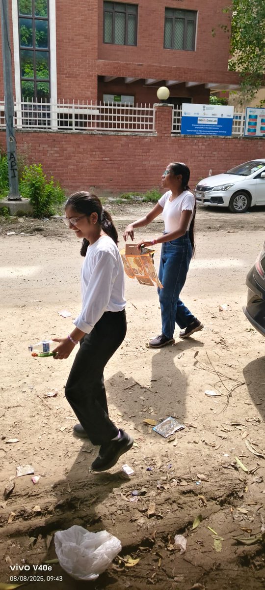 karkardoomadiet's tweet image. As part of #Shramdaan and #EachOneCleanOne initiative, DIET Karkardooma organized a cleanliness drive on 8th August, covering both campus and surrounding areas.Staff and students actively participated
@gupta_rekha @ashishsood_bjp @CMODelhi @Dir_Education
#CleanDelhi #SwachhBharat