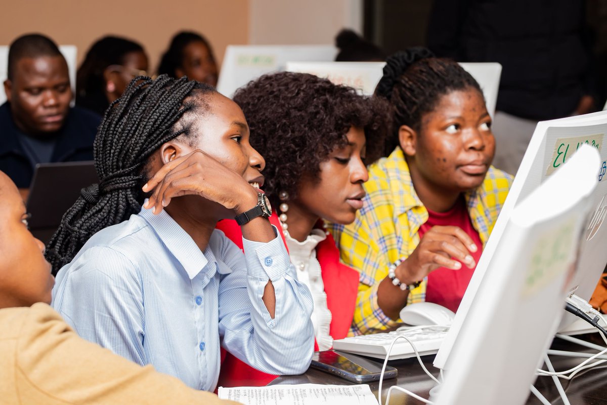 paulatsu2323's tweet image. Just wrapped up an impactful 3-day AI &amp;amp; Data Science Bootcamp 2025 by Emerge Livelihoods!
@MissJoa27 -MD’s message: “The future belongs to those who innovate.”
Facilitator #WizaMsuku: “We’ve only just begun unlocking Africa’s data potential.”

 #AIDataScience #EmergeLearn