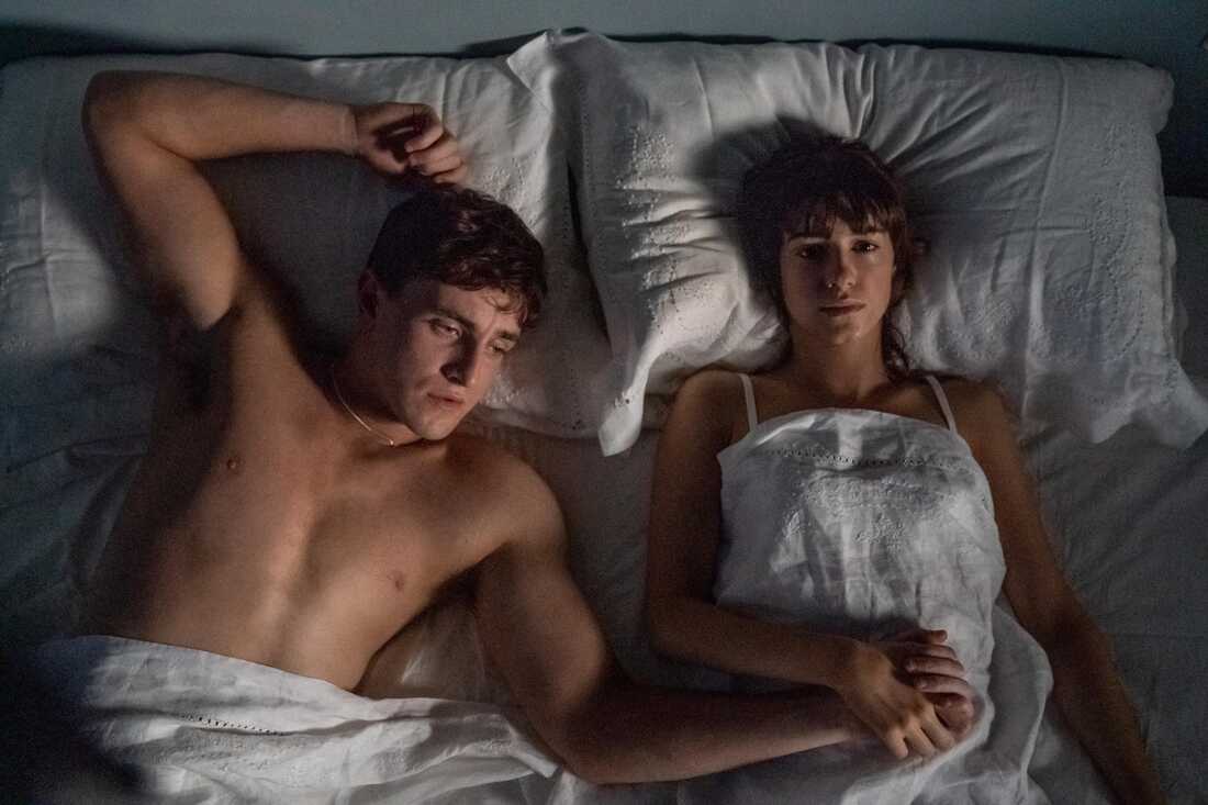 amywritesstufff's tweet photo. Normal People 💚 I never felt more seen until I read the book and watched this show. It captures the realities of young love and issues with class very well 💜 Felt connected with Marianne and Connell as people 💜 Called me out a few times 😂 It hurts to watch but very fulfilling https://t.co/MrmzpGxgtu