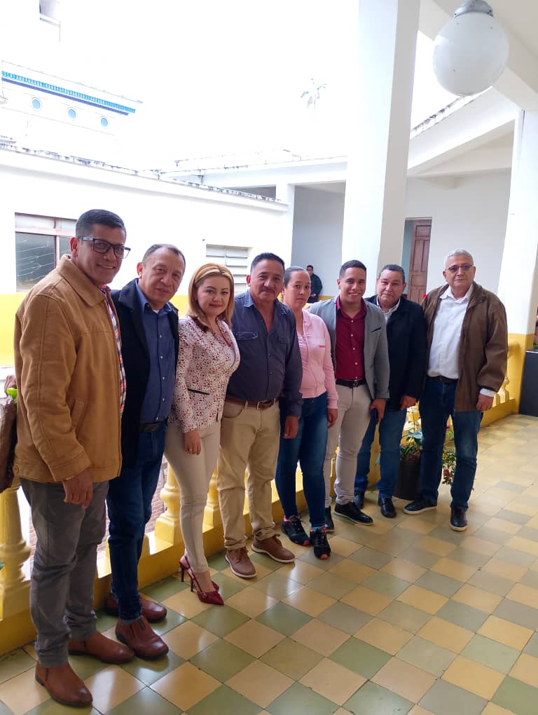 Sesión Especial del CLET, desde la cuidad de La Grita, Mpio. Jauregui, En la conmemoración de los 449 años de la cuidad de La Grita y 415 años del Cristo de Rostro Sereno. Donde el equipo TUPAMARO recivio a nuestros hermanos que acompañaron a los legisladores en este gran acto.