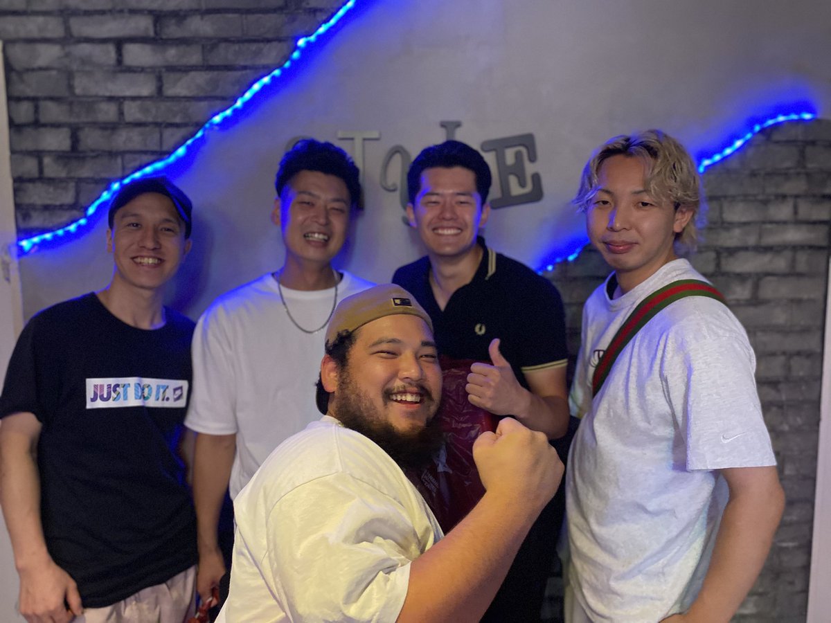 style21813419's tweet image. 🌙✨ Bar style ✨🌙
今夜も元気に 朝8時まで営業中‼️
笑顔と乾杯で、夜がもっと楽しくなる場所🍻
友達と、仲間と、初めましての人とも最高の時間を。

#心斎橋 #ミナミ #Barstyle #朝まで営業 #飲み友 #乾杯 #大阪ナイト #8時まで