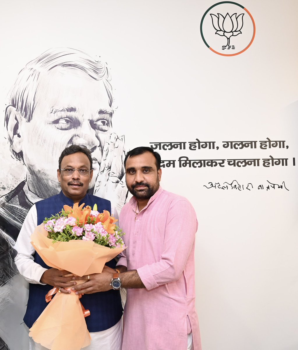 Bjpvishalp's tweet photo. भारतीय जनता पार्टी के राष्ट्रीय महासचिव श्री विनोद तावडे जी एवं श्री तरुण चुघ जी से दिल्ली स्थित केन्द्रीय कार्यालय पर भेंट कर संगठनात्मक विषयों पर चर्चा का अवसर प्राप्त हुआ।
#Tarunchug #vinodtawade https://t.co/x385MpePy6
