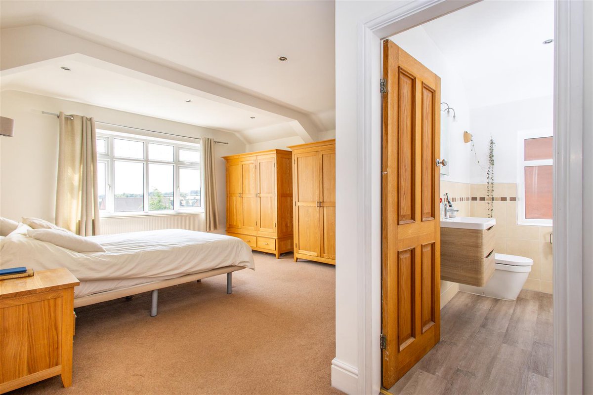 ✨Property of the Week✨

This is one to look at! Set in a fantastic location in Garforth, this attractive family home has extravagant living space throughout.

🏡4/5 Beds
🌞Bi-Fold Doors
🍝Dining Kitchen
🛁En-Suite

Speak to our Garforth team today
emsleysestateagents.co.uk/property-detai…